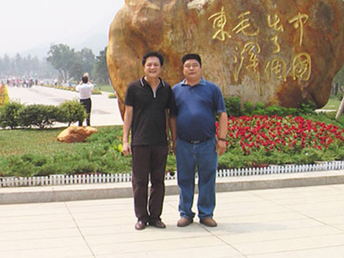 與客戶(hù)合影留念 與客戶(hù)合影留念